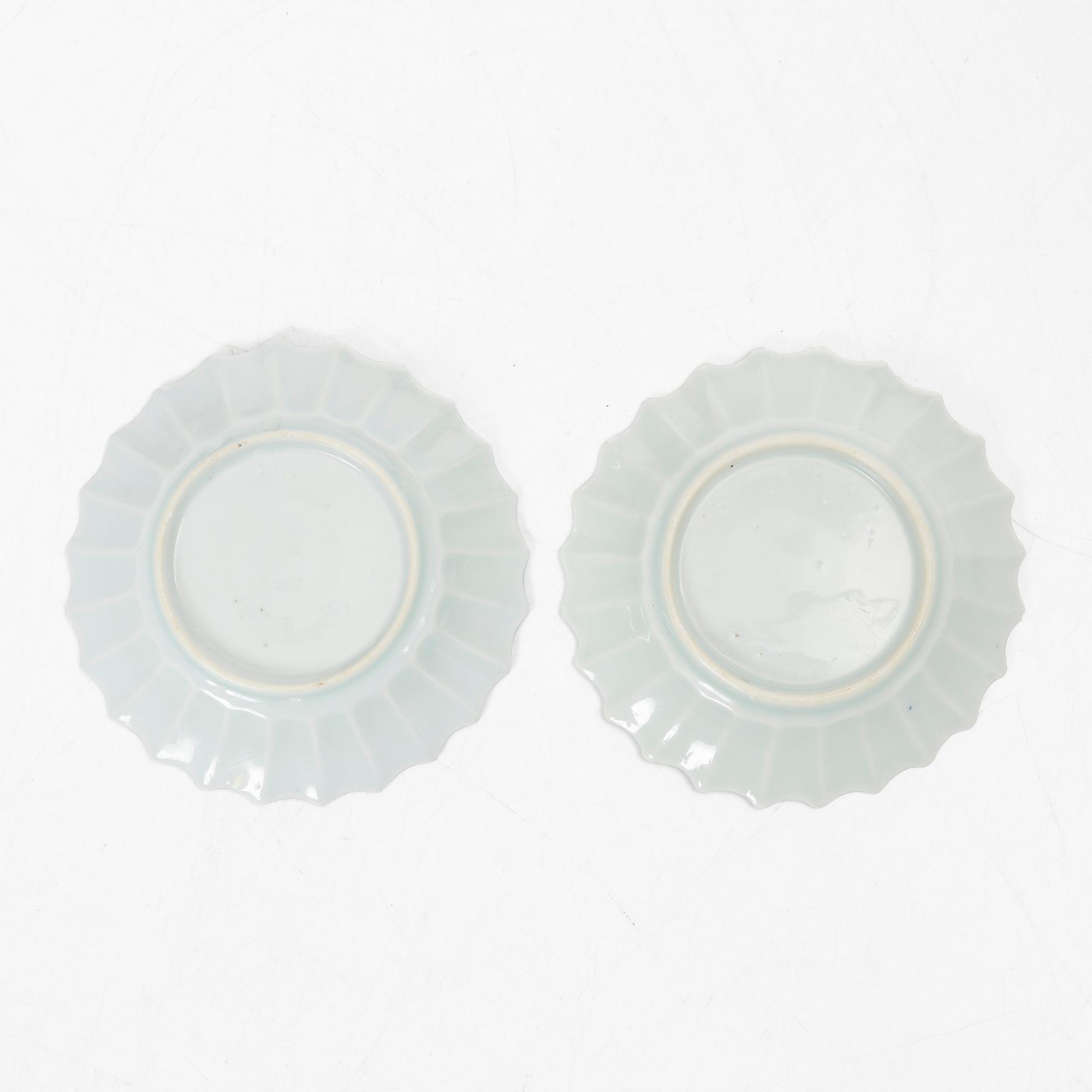 Koppar med fat, ett par, porslin, Kina, Qingdynastin, Kangxi (1662-1722).