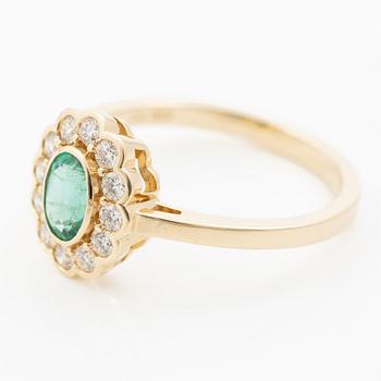 Carmósé ring, 14K gold with emerald and brilliant-cut diamonds.