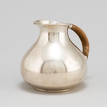 A sterling silver jug, Nordisk Silverkonst, Helsingborg 1948.