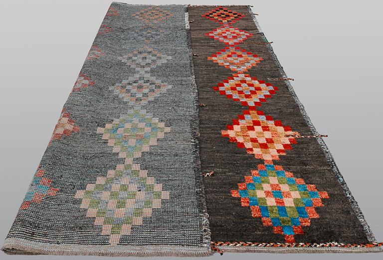 An oriental carpet, ca 295 x 247 cm.