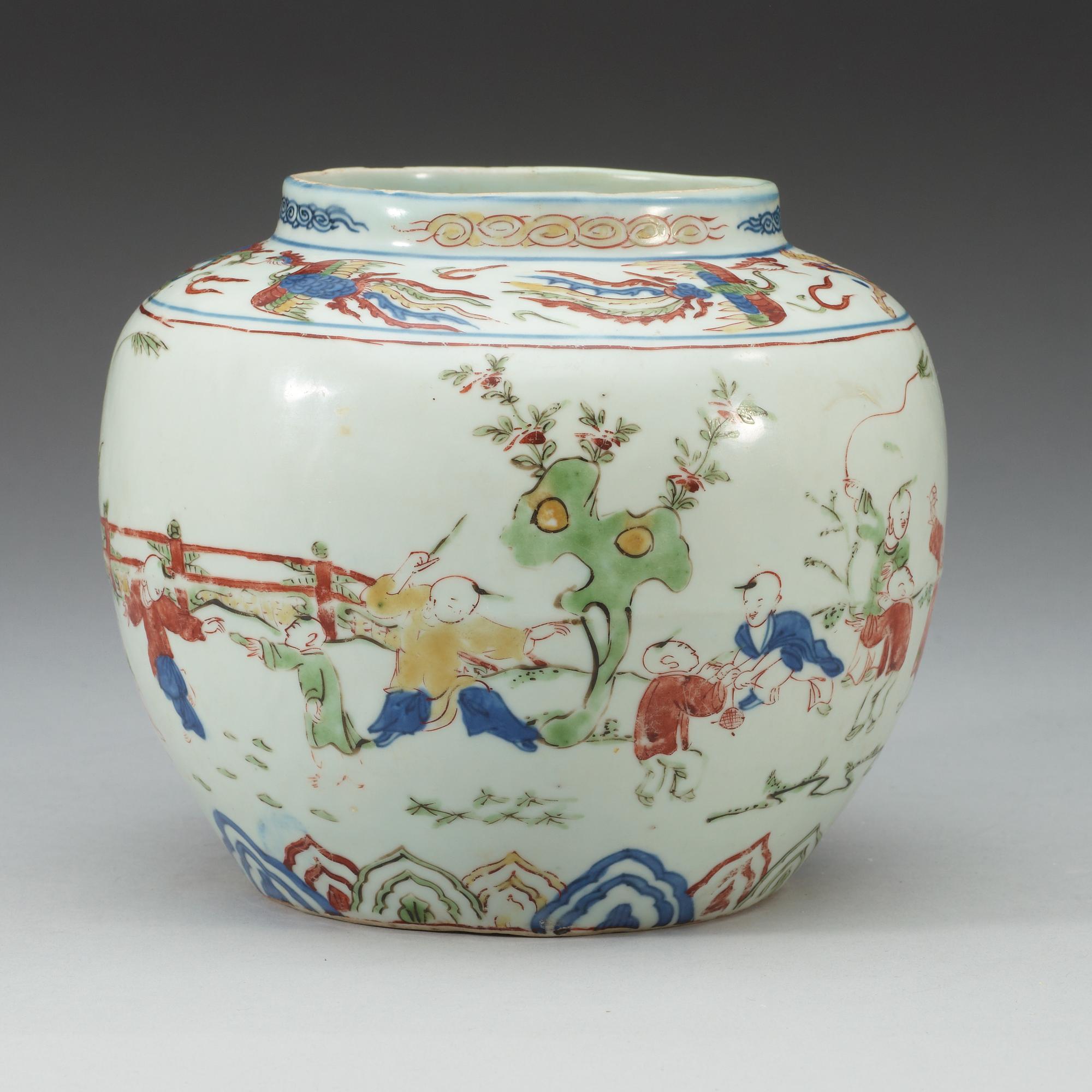 KRUKA, porslin. Ming dynastin, med Wanli sex karaktärers märke och period (1573-1620).