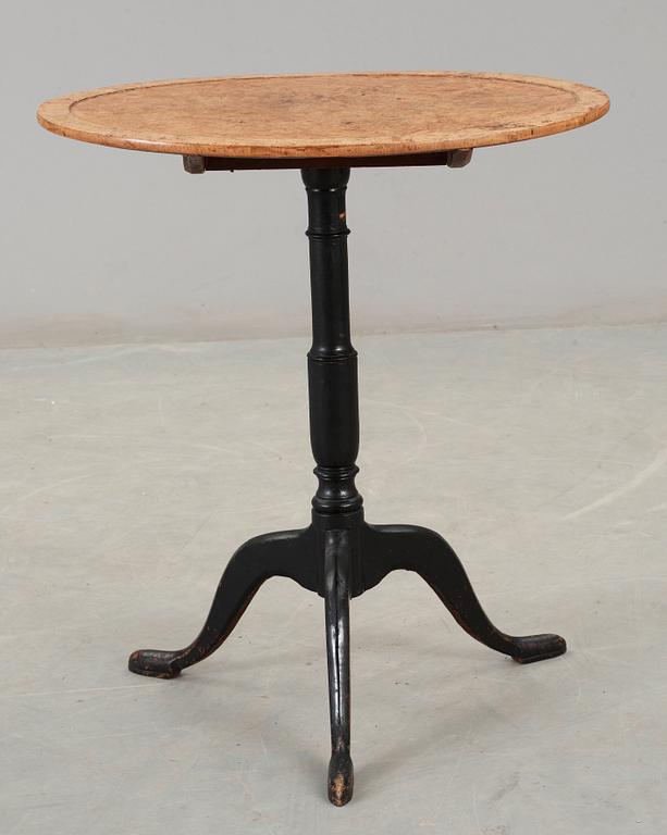 A Swedish circa 1800 tilt-top table.