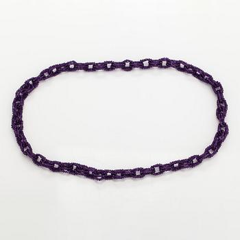 A necklace with amethysts.