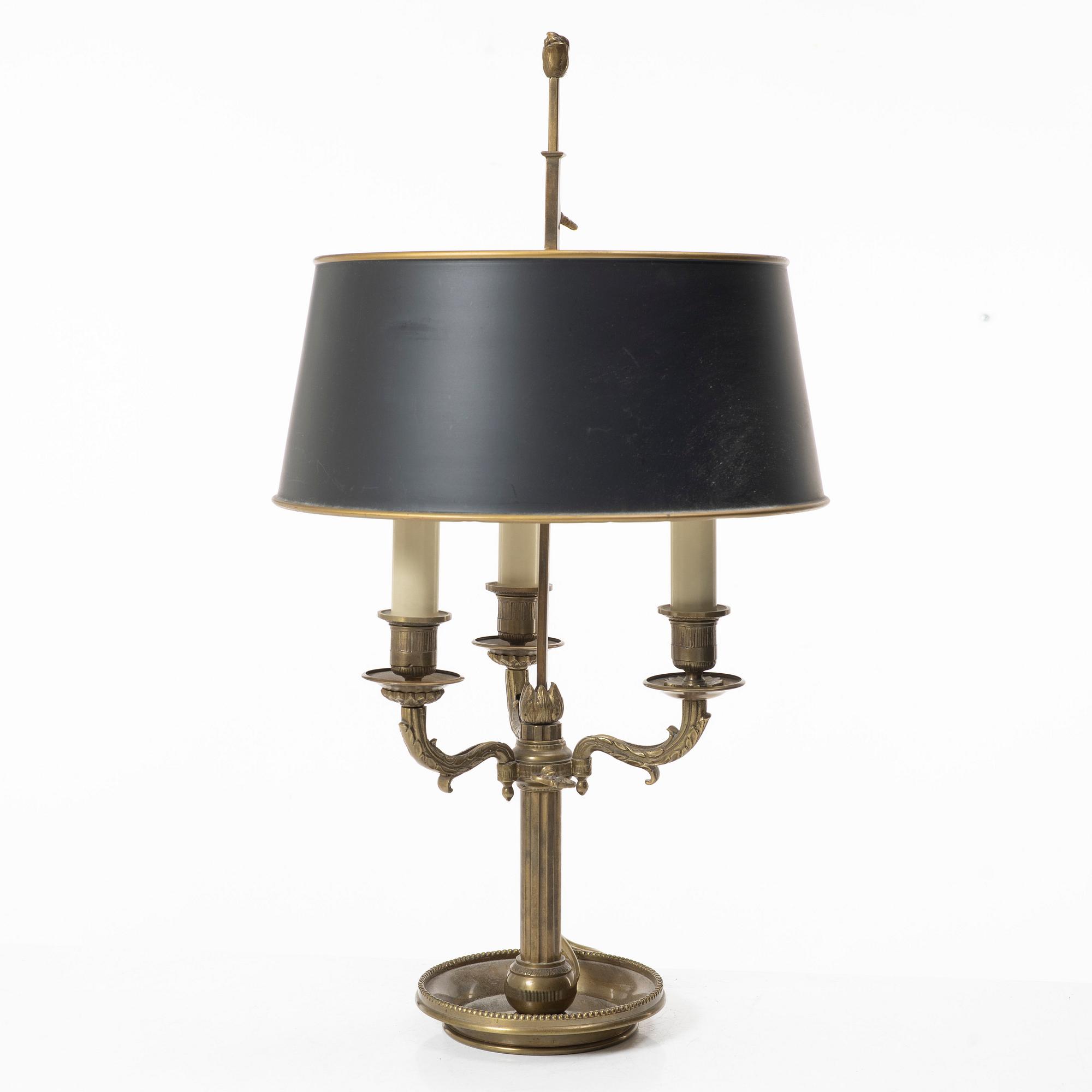 Bordslampa, empirestil, s.k. "Lampe de Bouillotte", 1900-talets första hälft.