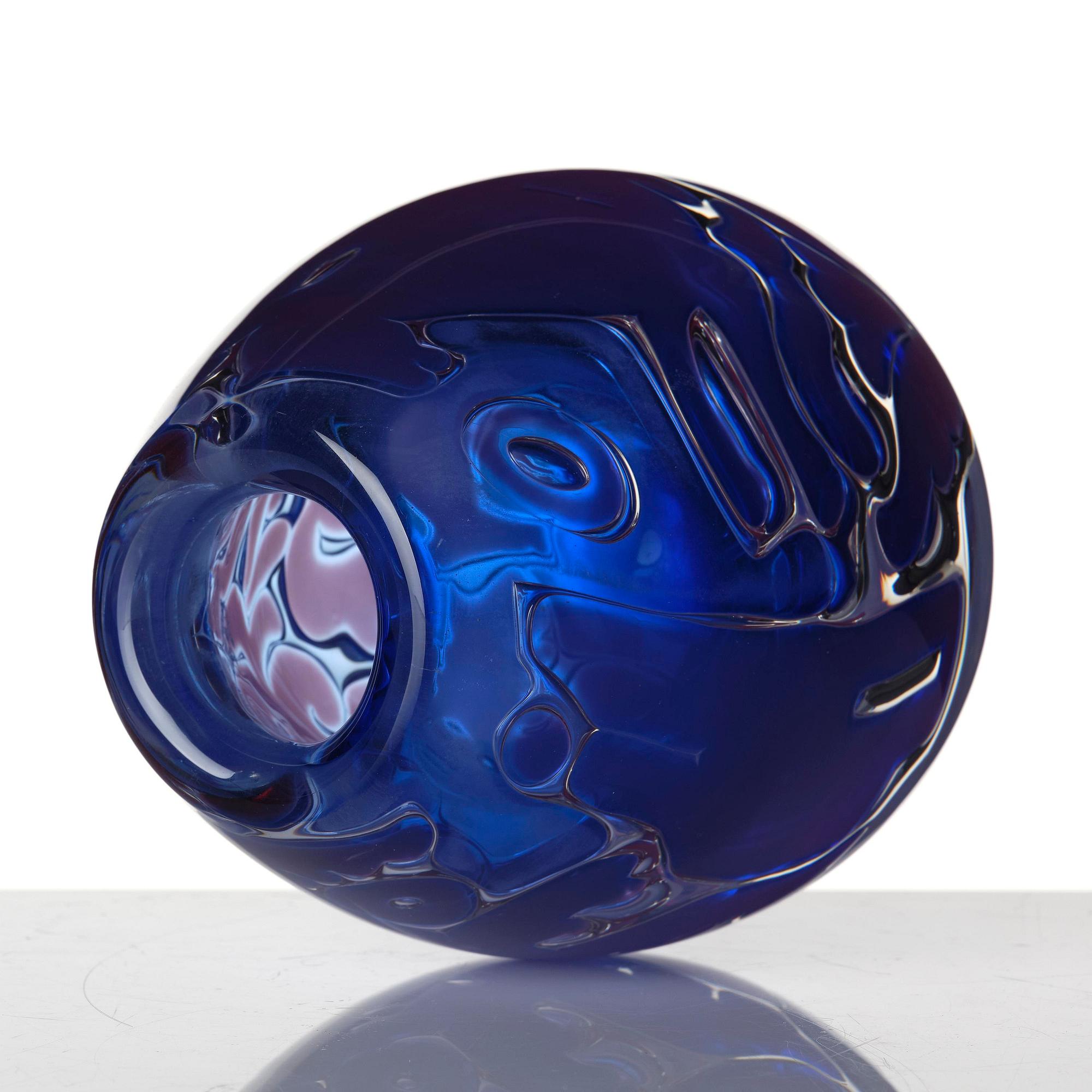 Edvin Öhrström, an ariel glass vase, Orrefors 1938, provenance Gustaf Bergqvist.