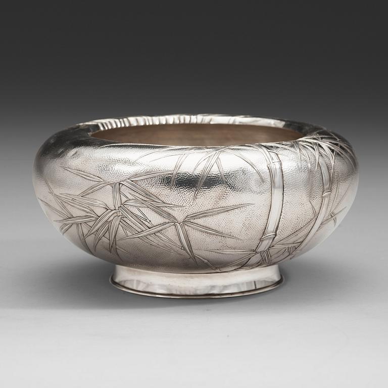 A Japanese silver bowl, early 20th Century.