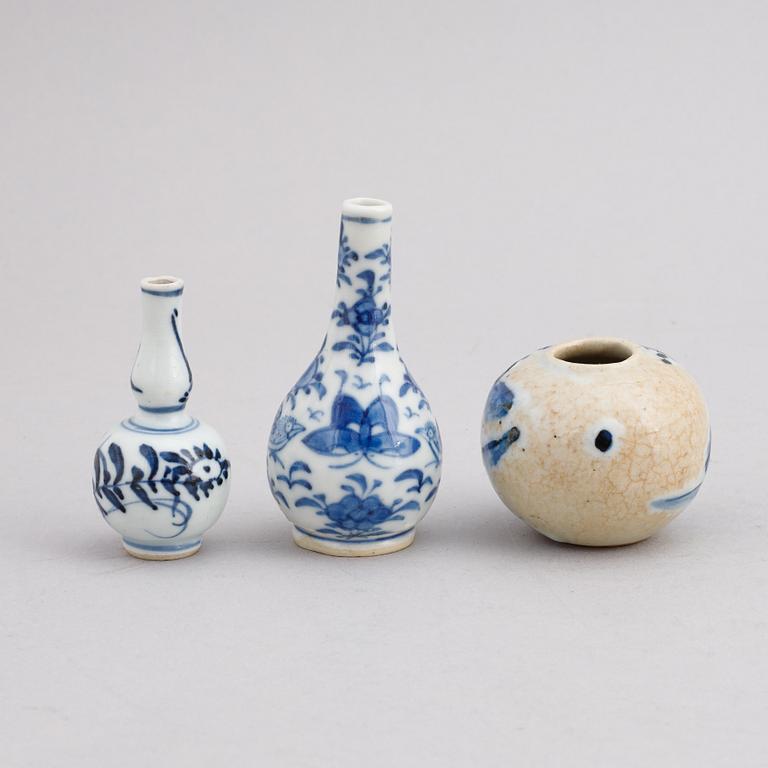 A group of Chinese blue and white porcelain, Qing dynasty 18th century,