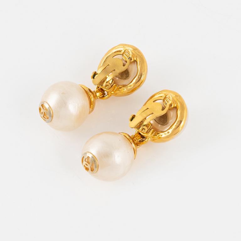 Chanel, earrings, a pair circa 1990.