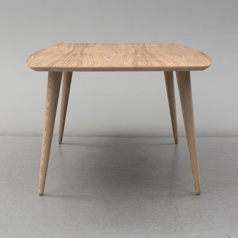 MATBORD. Snedkermester Lau Lauritsen, Danmark, 2000-tal.