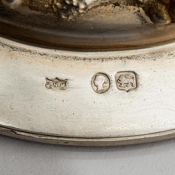 John Newton Mappin, vinkaraff, förgyllt silver och glas, London 1888.