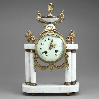 BORDSPENDYL, gustaviansk stil, 1900-tal.