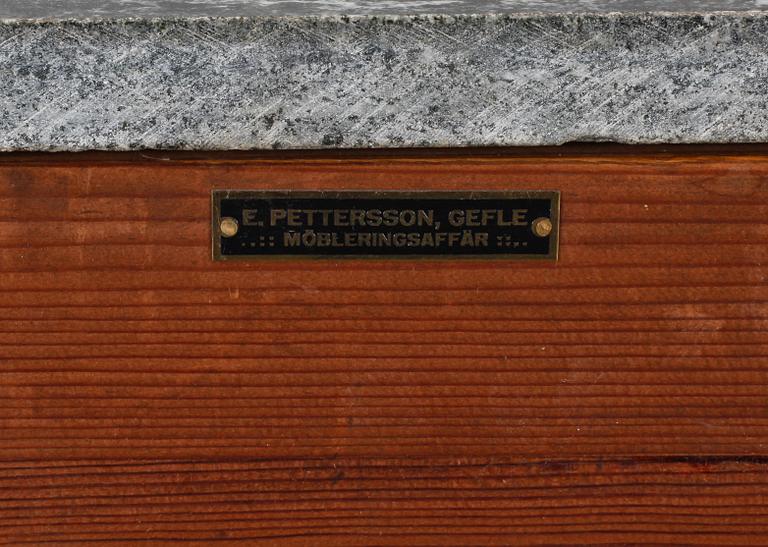 BYRÅ, rokokostil, 1900-talets mitt.