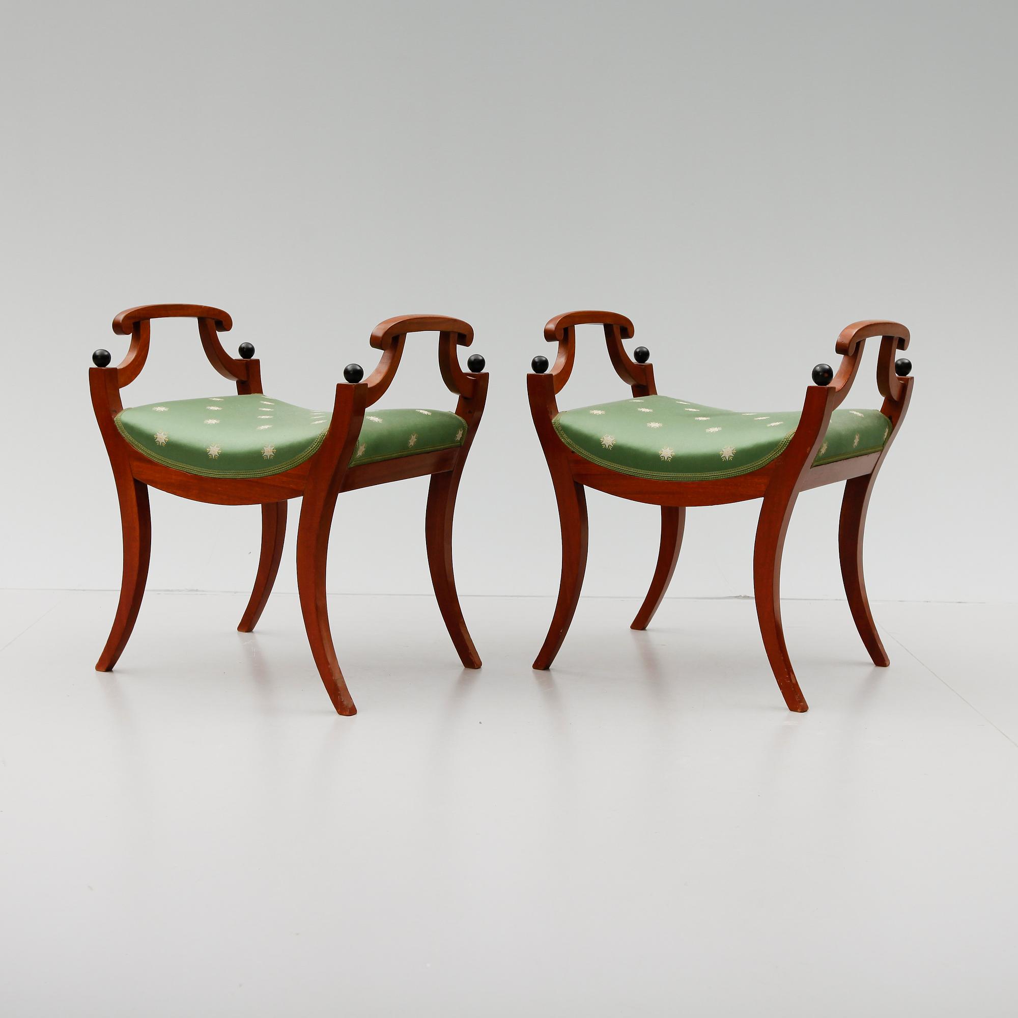 TABURETTER, 1 par, Karl Johan, 1800-talets första hälft.