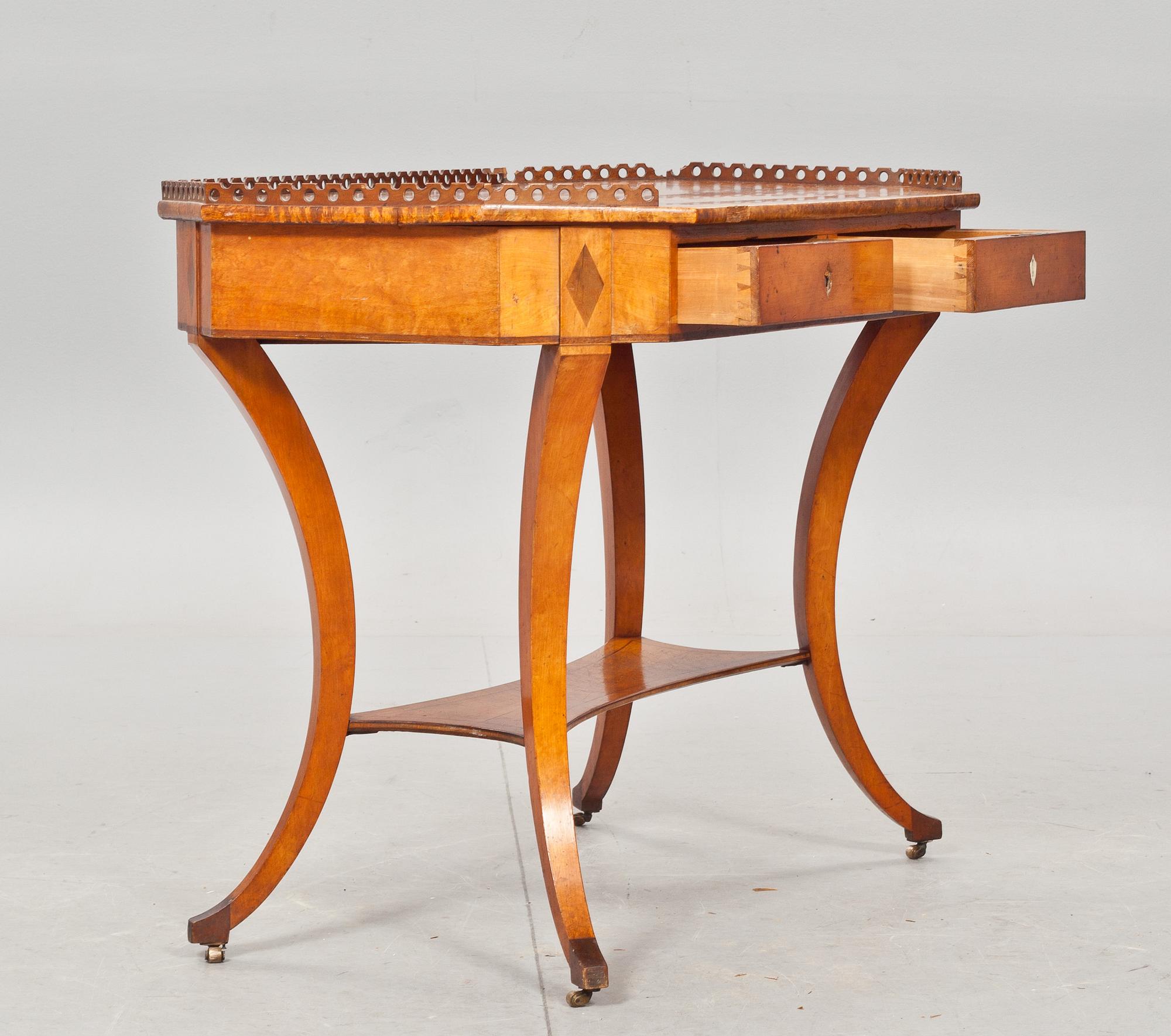 DAMSKRIVBORD, empire/biedermeier. 1800-talets första hälft.