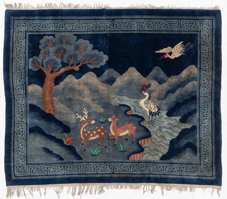 A Chinese rug, semi-antique /old, 191 x 157 cm.