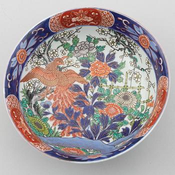 A large Japanese porcelain bowl, 20th century.