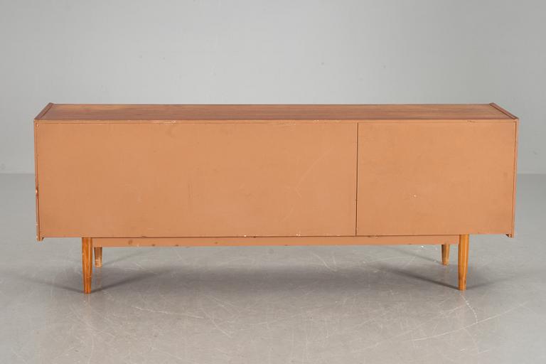 SIDEBOARD, "Trio", Nils Jonsson, Troeds, 1900-talets andra hälft.