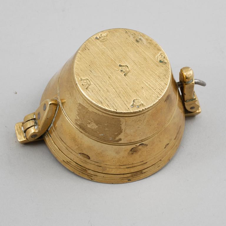 VIKTSATS, mässing, daterad 1844.