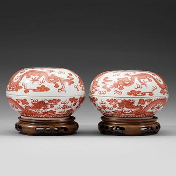 648. A pair of five clawed dragon boxes and covers, late Qing dynasty (1644-1912).