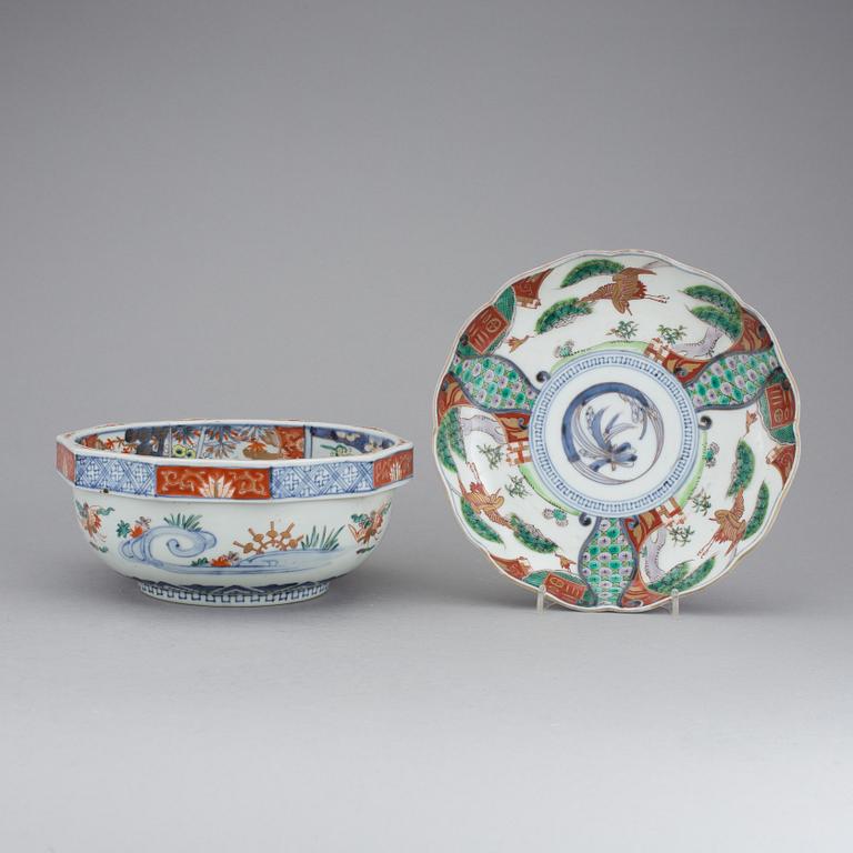 SKÅL OCH FAT, porslin, Japan, 1800-tal.