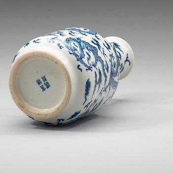 VAS, porslin. Qingdynastin, 1800-tal.