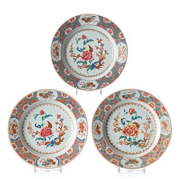 1135. A set of three famille rose dishes, Qing dynasty, 18th century.