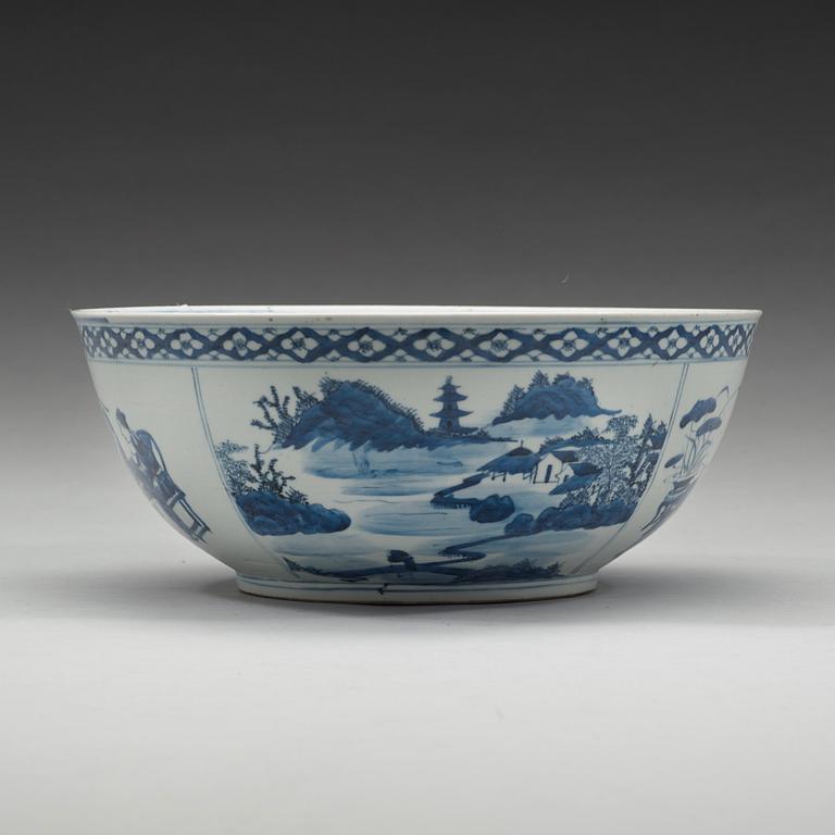 A blue and white punch bowl, Qing dynasty, 19th century.