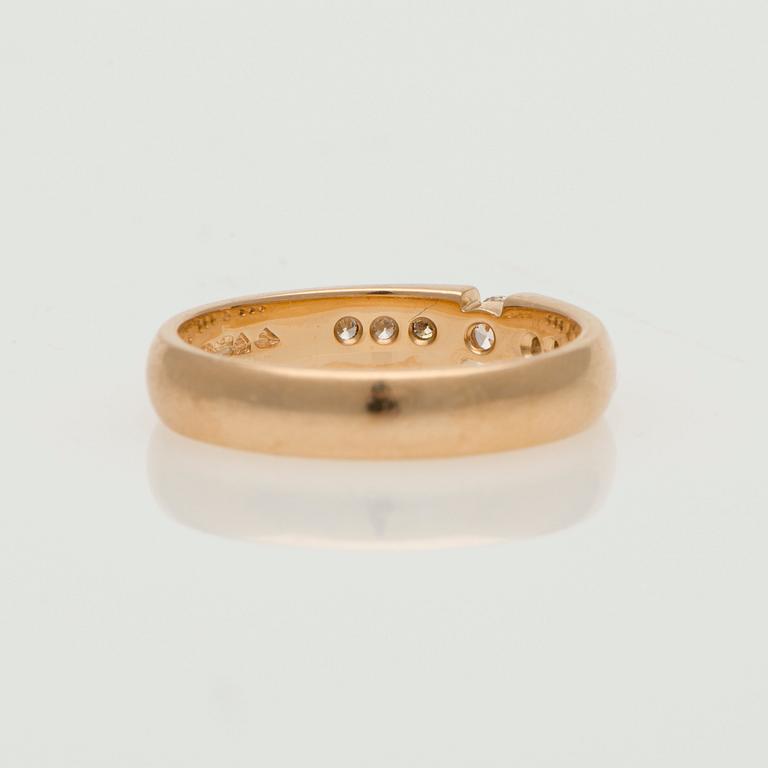 RING, 18K guld, briljantslipade diamanter. Vikt ca 4,5 g.