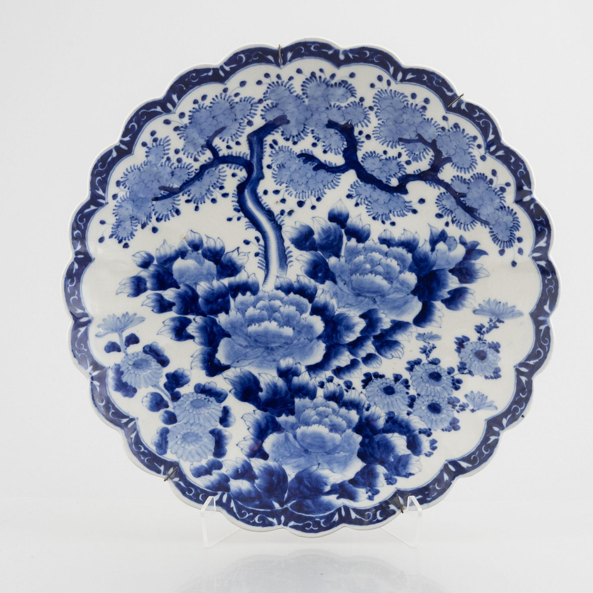 Fat, tre stycken, porslin, Japan, 1800-tal.