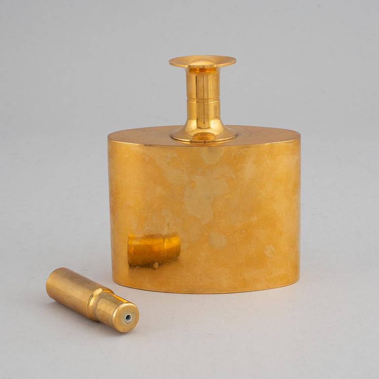 PIERRE FORSSELL, a gilt brass flask and six cups, Skultuna.