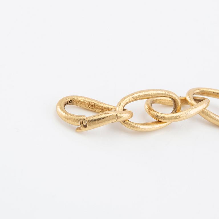 Ole Lynggaard, Armband "Love Ring" 18K guld, design Charlotte Lynggaard.