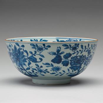 A blue and white bowl, Qing dynasty, Kangxi early 18th Century.