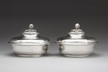 GUSTAF MÖLLENBORG, Stockholm 1849, karotter med lock, ett par, silver.