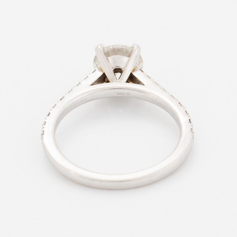 Round brilliant-cut diamond ring, De Beers, with GIA-certificate.