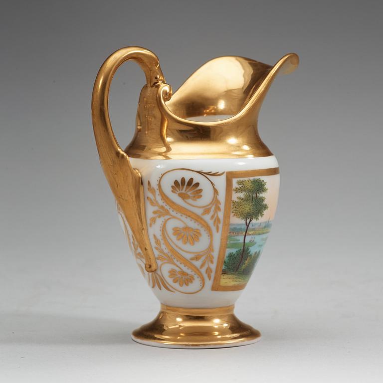 KAFFESERVIS, nio delar, porslin. Berlin, Empire, 1800-talets första hälft.
