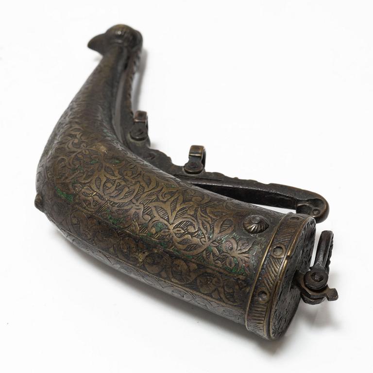 A Persian powderhorn, 18th/19th century.