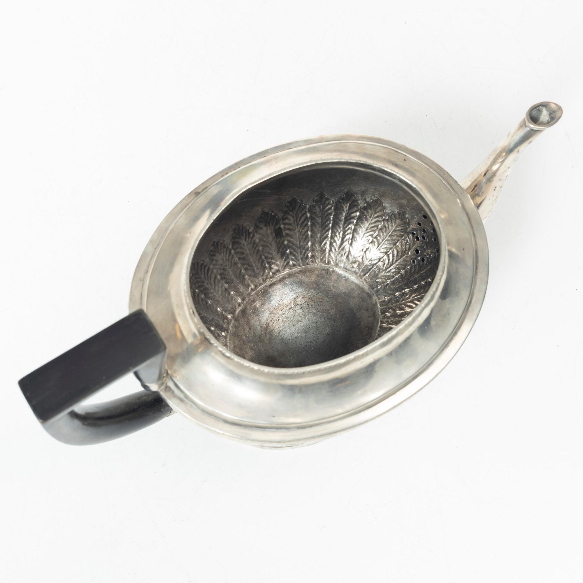 An Empire silver teapot, Northern Europe, first half of the 19th century.