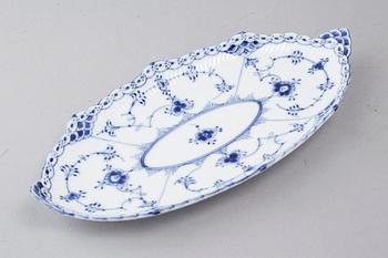 A porcelain tableware set of 69 pcs, "Musselmalet" by Royal Copenhagen, second half of the 20th century.