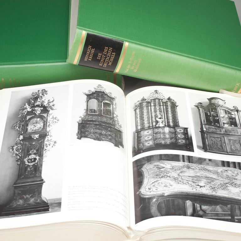 BÖCKER, 3 vol. "Die Kunst Des Deutschen Möbels" av Heinrich Kresiel, München 1968.