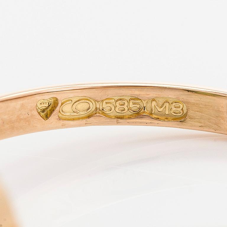 A 14K gold ring with peridot. Finnish hallmarks.