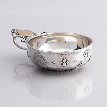 An 18th century French parcel-gilt silver tasse du vin (wine taster).