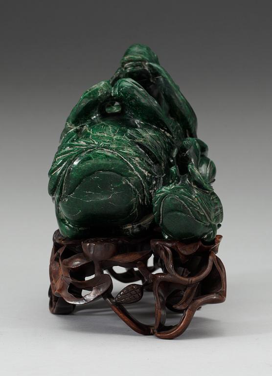 A green stone sculpture of two ducks, presumably late Qing dynasty.