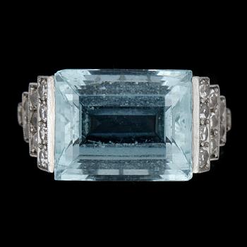RING, platina med akvamarin och åttkanslipade diamanter tot ca0,30ct. Vikt 4g.