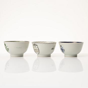 A group of nine Chinese export porcelain cups with stands, Qing dynasty, late 18th century.