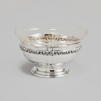 SKÅL, silver och glas, Göteborg, 1916, vikt exklusive glas 260 gram.
