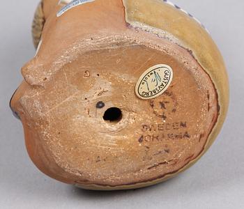 FIGURIN samt VÄGGPLAKETT, stengods, Lisa Larson, Gustavsberg.