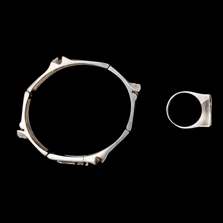 ARMBAND OCH RING, sterling silver, Björn Weckström för Lapponia, Finland 1986. Tot vikt ca 51 g.