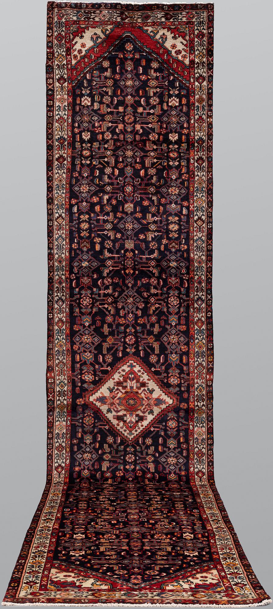 Gallerimatta, Hamadan, ca 529 x 112 cm.