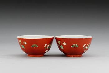 A pair of coral red ground enamelled bowls, Qing dynasty (1644-1912), with Daoguang´s seal mark.