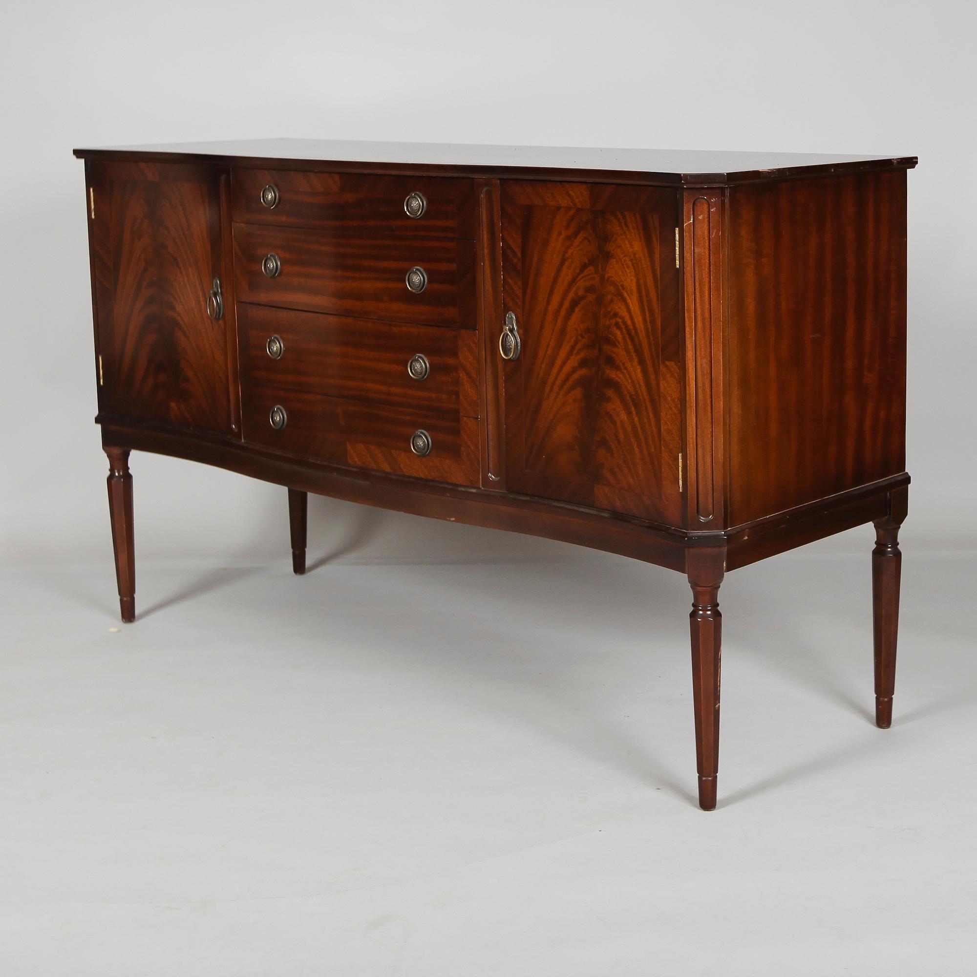 SIDEBOARD, England, 1900-talets mitt.